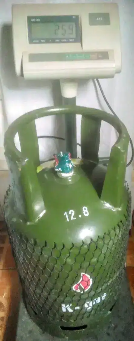 Refilling a 13kg gas cylinder in Nairobi 7 Refilling a 13kg gas cylinder in Nairobi - kegasdealers